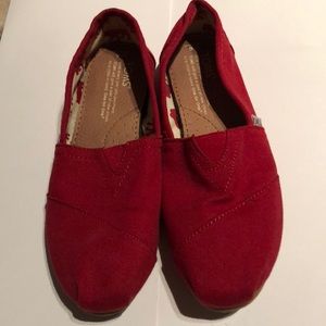 Red Canvas Women’s Classics TOMS - size 6W